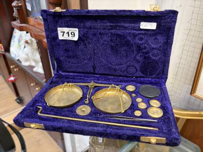 COMPLETE CASED SCALES SET