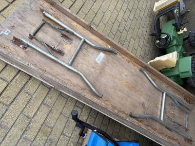 FOLDING TABLE