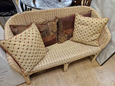 WICKER BENCH