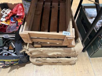 LOT OF WOODEN CRATES