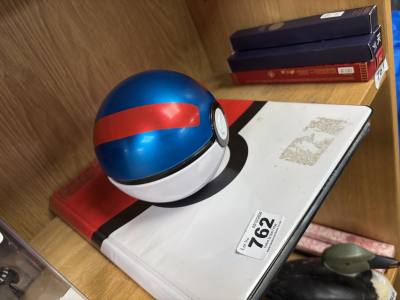 POKEMON ALBUM + POKE BALL