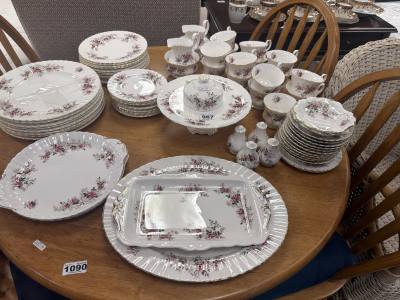 ROYAL ALBERT LAVENDER ROSE DINNER / TEA SET