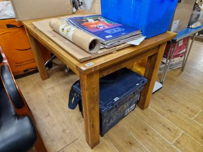 OAK DINING TABLE