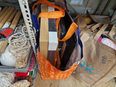 BAG OF PICTURE FRAMES