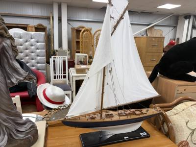 MODEL YACHT