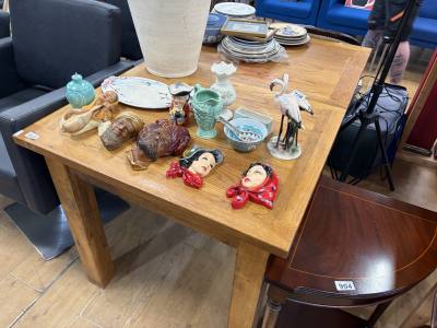 OAK DINING TABLE