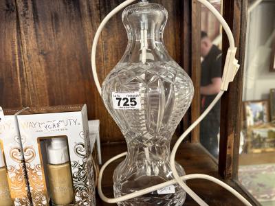 TYRONE CRYSTAL LAMP