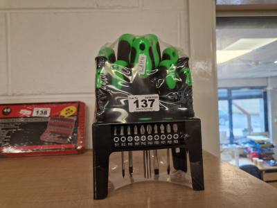 NEW SCREWDRIVER SET