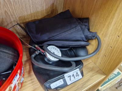 BLOOD PRESSURE MONITOR