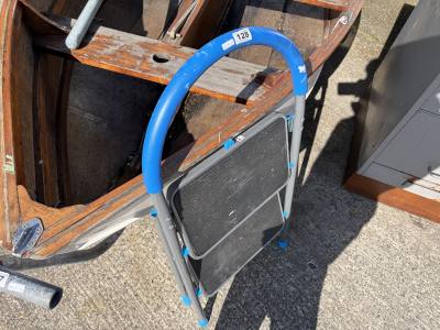 STEP LADDER