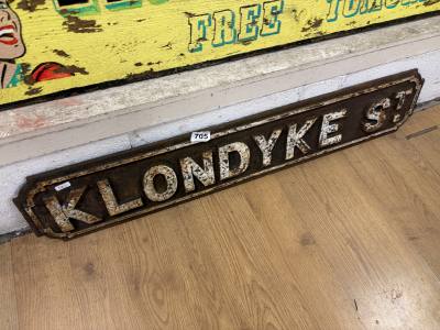 METAL STREET SIGN