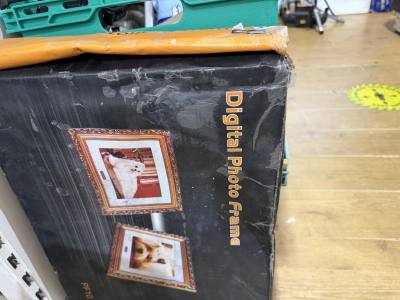 DIGITAL PHOTO FRAME