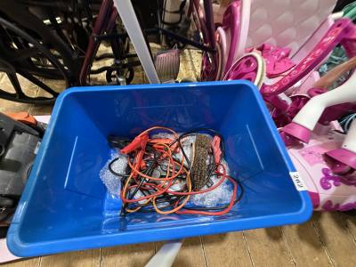 LOT OF JUMP LEADS