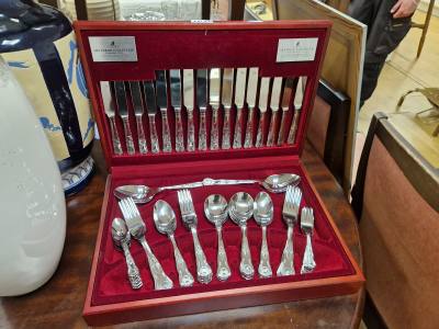 VINTAGE SILVER PLATED CUTLERY SET