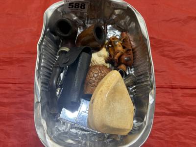 BOX OF PIPES + LIGHTER