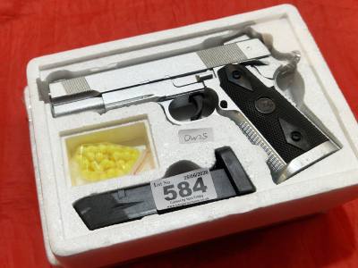 PAIR OF BB GUNS