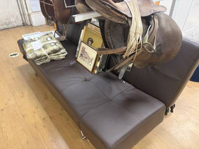 3 SEATER FUTON