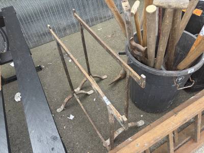 PAIR OF TRESTLE STANDS