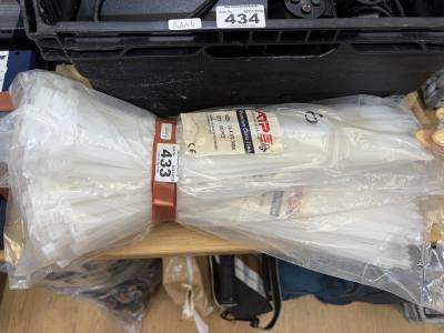 LOT OF CABLE TIES