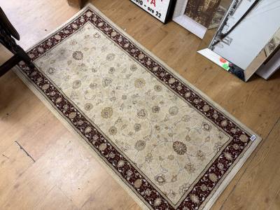 FLOOR RUG