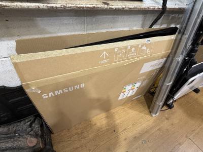 43” LG TV + REMOTE 