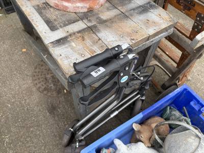 WALKING AID