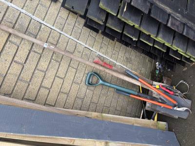 LOT OF GARDEN TOOLS