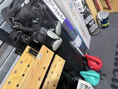 BOXING BAG + 2  X WEIGHTS