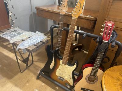 2 X ELECTRIC GUITARS