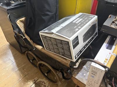 SILVER CROSS PRAM 