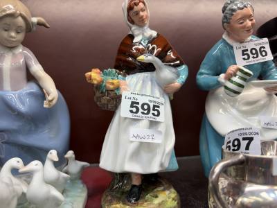 ROYAL DOULTON 'THE COUNTRY LASS' FIGURE