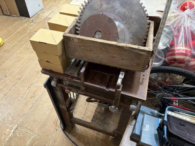 ELECTRIC TABLE SAW