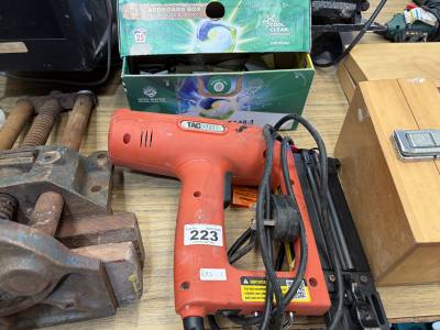 ELECTRIC NAIL GUN + NAILS