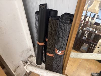 ROLLS OF FLOOR MATS