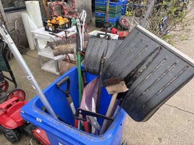 LOT OF GARDEN TOOLS