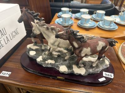 HORSE FIGURE GROUP