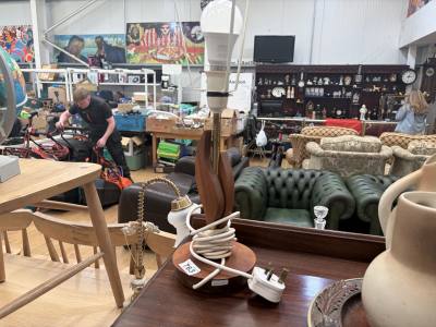 MID CENTURY TABLE LAMP