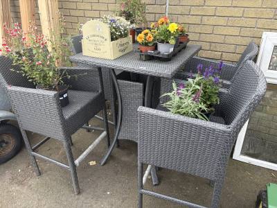 GARDEN TABLE + 4 X CHAIRS