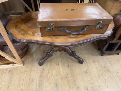 ITALIAN PEDESTAL COFFEE TABLE