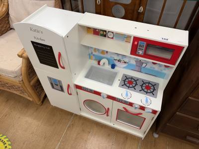 CHILDREN'S KITCHEN