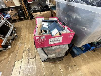 BOX OF RAW PLUG FIXINGS