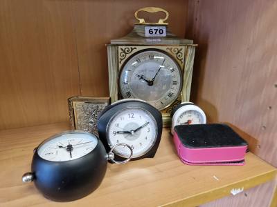 LOT OF CLOCKS