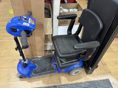 MOBILITY SCOOTER + KEY (NEEDS CHARGER)