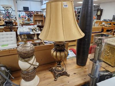 2 TABLE LAMPS + VASE