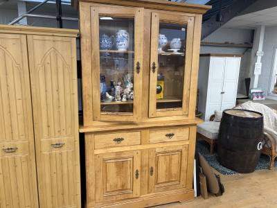 OAK DRESSER