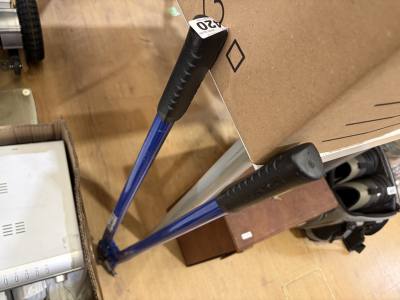 PAIR OF BOLT CUTTERS