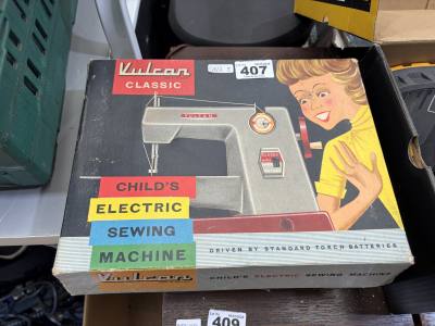 VINTAGE SEWING MACHINE