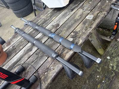 PAIR OF ROOF BARS