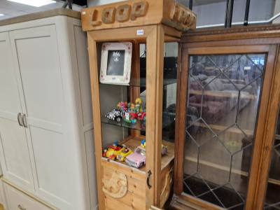 WOODEN DISPLAY UNIT