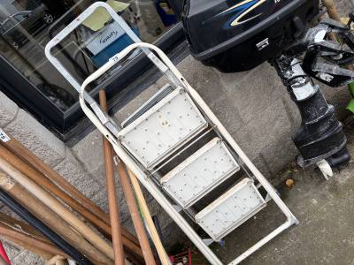 2 STEP LADDERS
